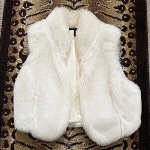Daisy Fuentes Off White Faux Fur Vest